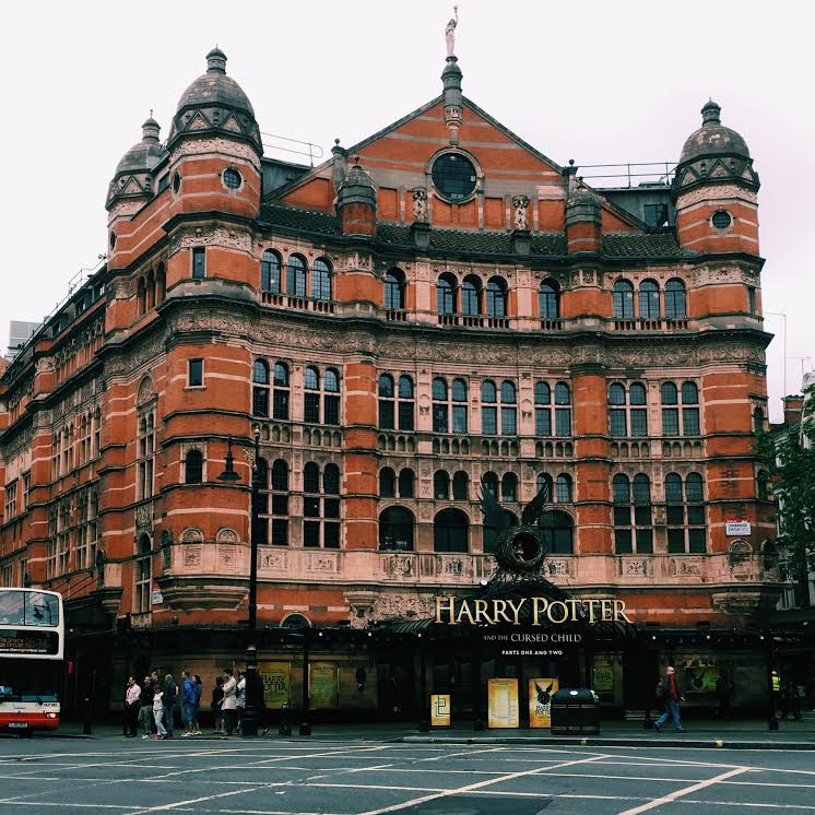театр где проходит спектакль Гарри Поттер в Лондоне